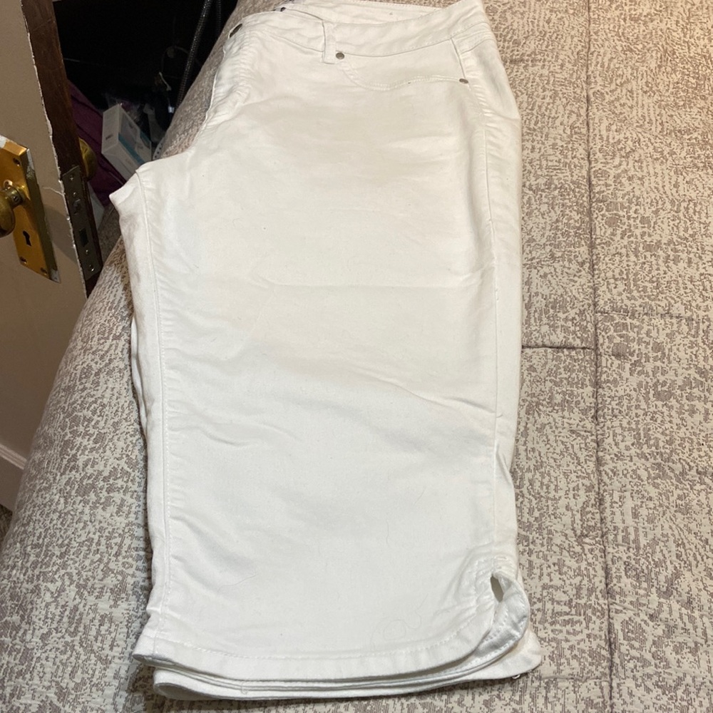 White cropped jeans size 20 W